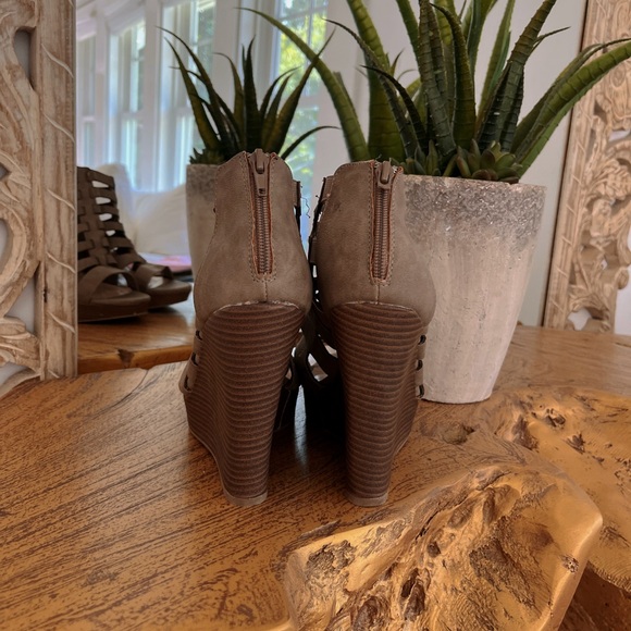 JASMINE WEDGE PLATFORM HEELS ✨ - Picture 6 of 7